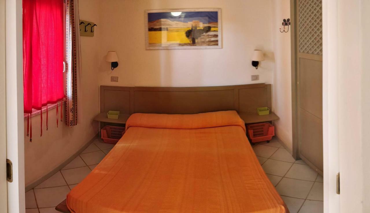 Ferienwohnung Gli Oleandri Di Calarossa Isola Rossa Exterior foto